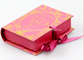 A cor cor-de-rosa marcada estilo das caixas de presente do livro personaliza o empacotamento original de papel das peúgas fornecedor